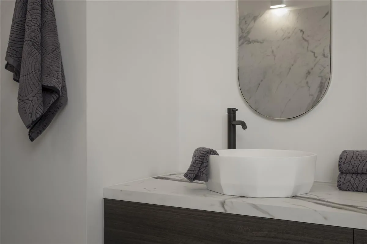 MOOOI Dodo Pavone badehåndkle 70x140 cm svart bomull