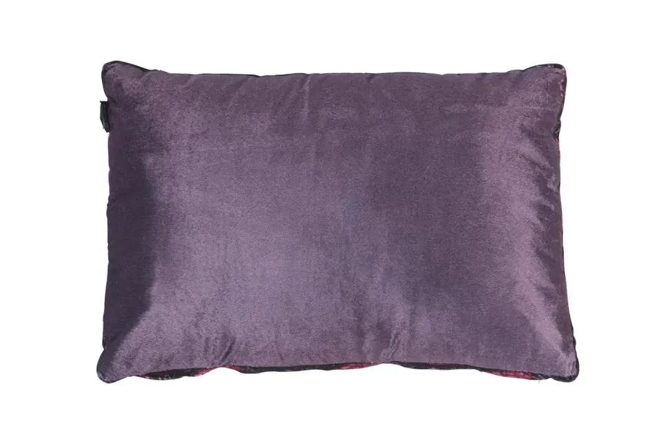 KAAT Amsterdam Boline pyntepute 40x60 aubergine velvet