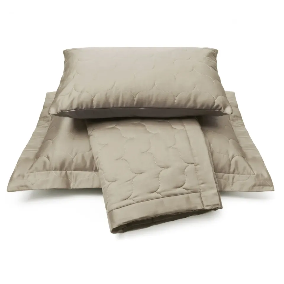 Vandyck Satin sengeteppe 260x260 sand glans